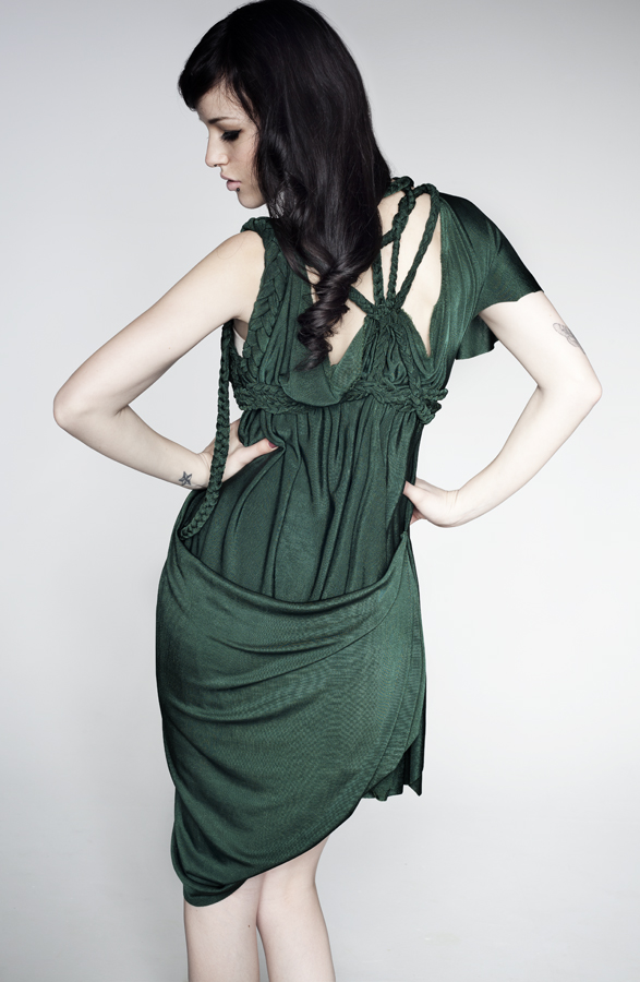 Dress: ROHMY Couture / Photo: Ralf Erlinger / Model: Mrs. Gravedigger