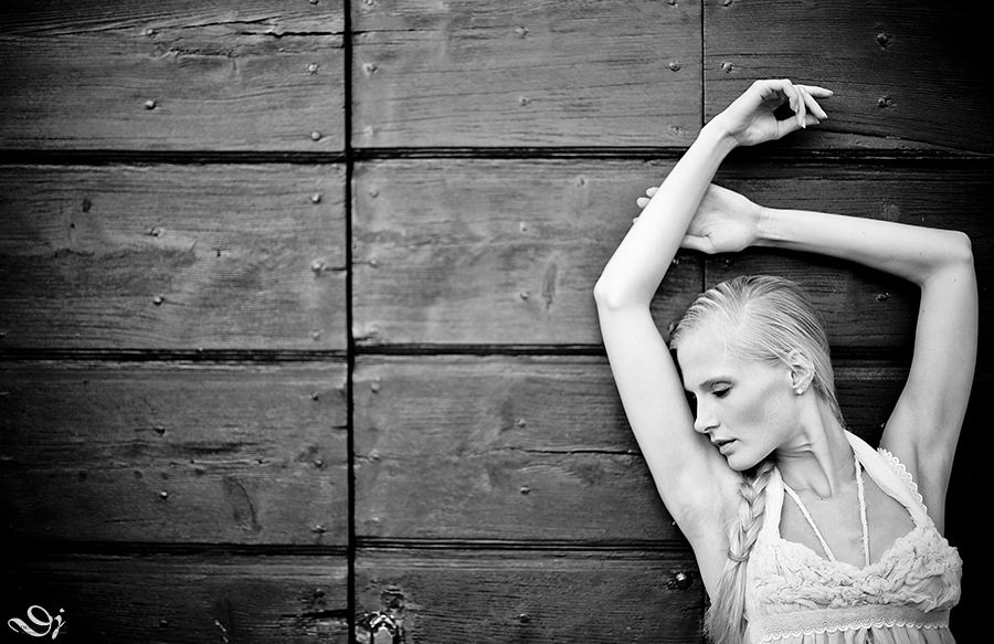 Fashion: ROHMY Couture / Photography: Dennis Jagusiak / Model: Katharina
