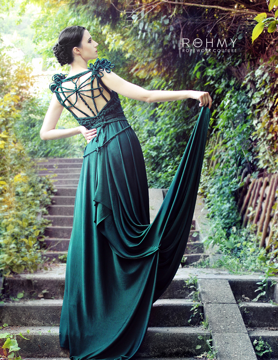 Dress: ROHMY Couture / Foto: Rohmy / Model: Frollein von Schlotterstein / Assistent: Schlechter Mensch Fotografie