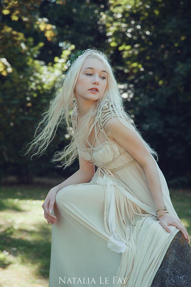 Wedding Dress: ROHMY Couture / Foto: Natalia Le Fay - Art / Silver Haircrown: Naturae Design / Model: Sonja Dillikrath