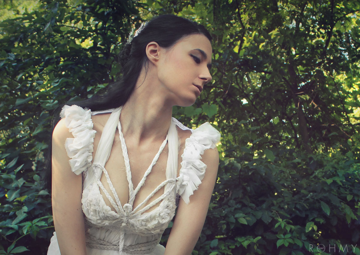 ROHMY Couture Dragonfly No 3 Wedding Dress / Haircrown: Naturae Design Model: Frollein von Schlotterstein