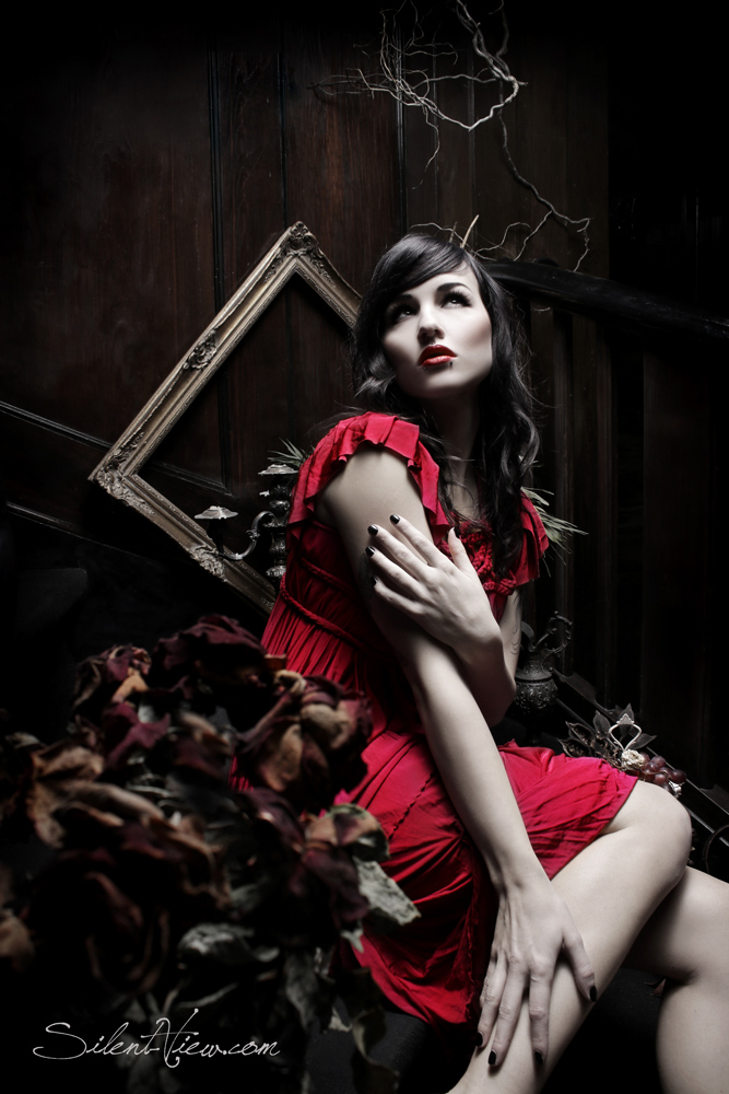 Fashion: ROHMY Couture / Photography: Silent View / Model: Mrs. Gravedigger