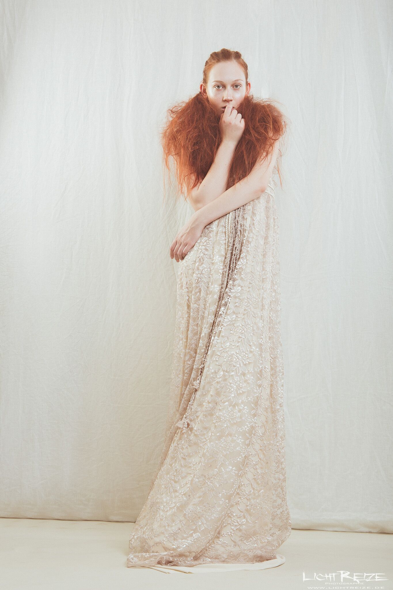ROHMY Couture "Flora" Weddingdress /// Foto: LichtReize / Model: Lisa O. / Hair & Make Up: Ilka Preuth